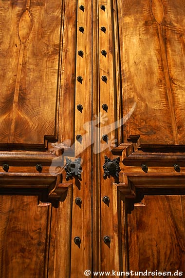 Roma, porta di legno sinagoga