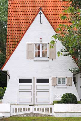 Haus mit Giebelwand im Villenviertel De Haan