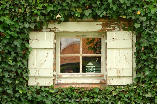 Fensterdetail im Landhausstil