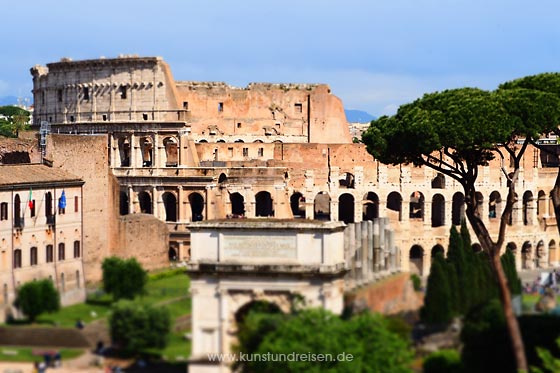 Kolosseum - Sehenswürdigkeit in Rom in Latium