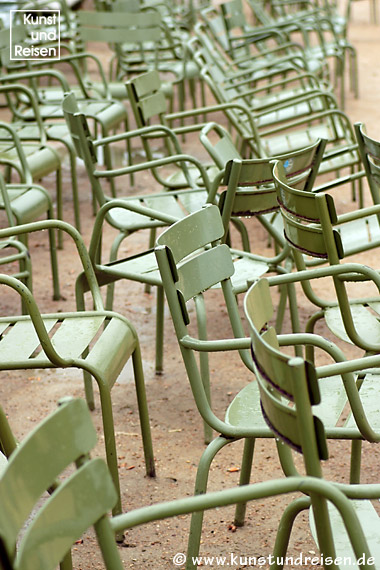 Paris, grüne Stühle im Park