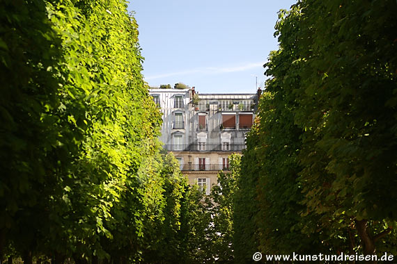 Paris, Allee im Jardin des Tuileries