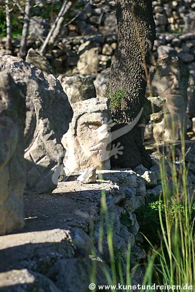 Teste scolpite nella pietra, Sciacca - Sicilia