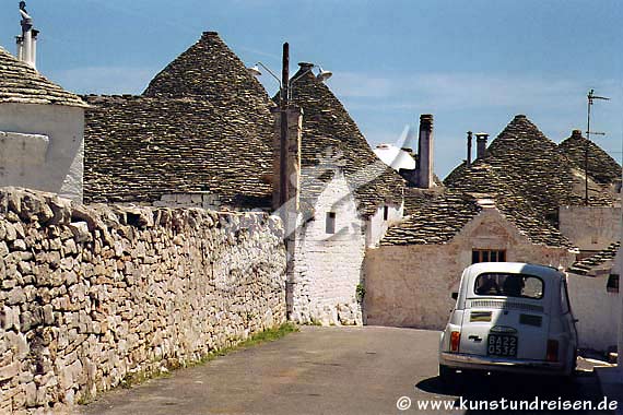 Trulli, Alberobello - Puglia (2)