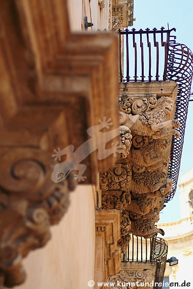 Noto, Balkone des Palazzo Nicolaci