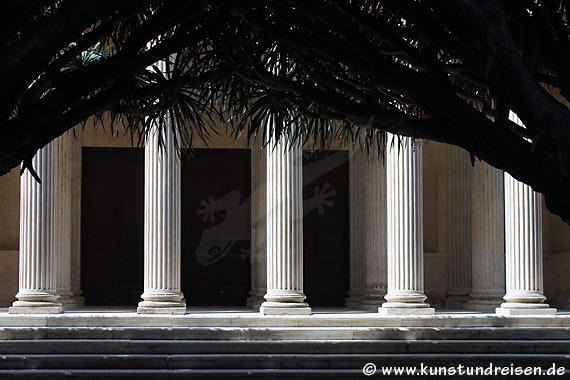 Catania, Universitätsgebäude im Botanischen Garten