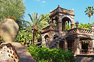 Englischer Garten in mediterraner Umgebung - Taormina, Sizilien