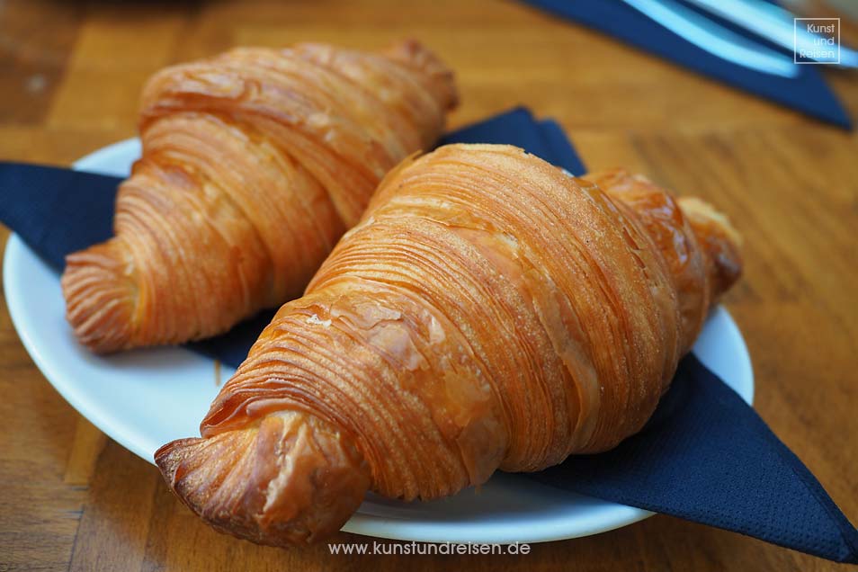 Frische Croissants Fr&uuml;ckst&uuml;ck Paris