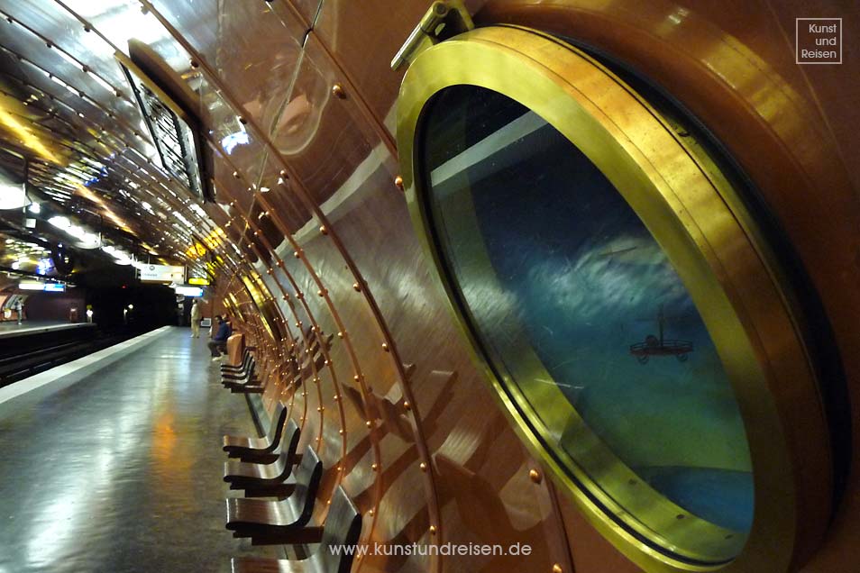 Metro Station Arts et M&eacute;tiers Paris