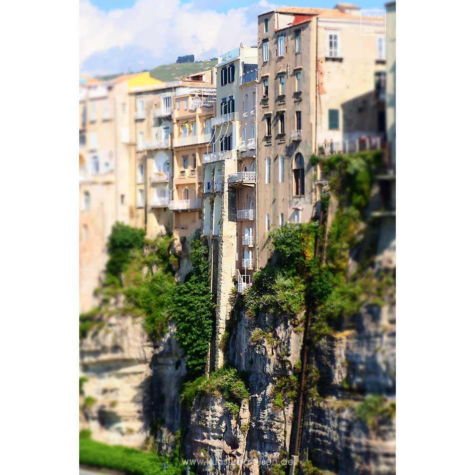 Farbige Häuser in der Alstadt Tropea