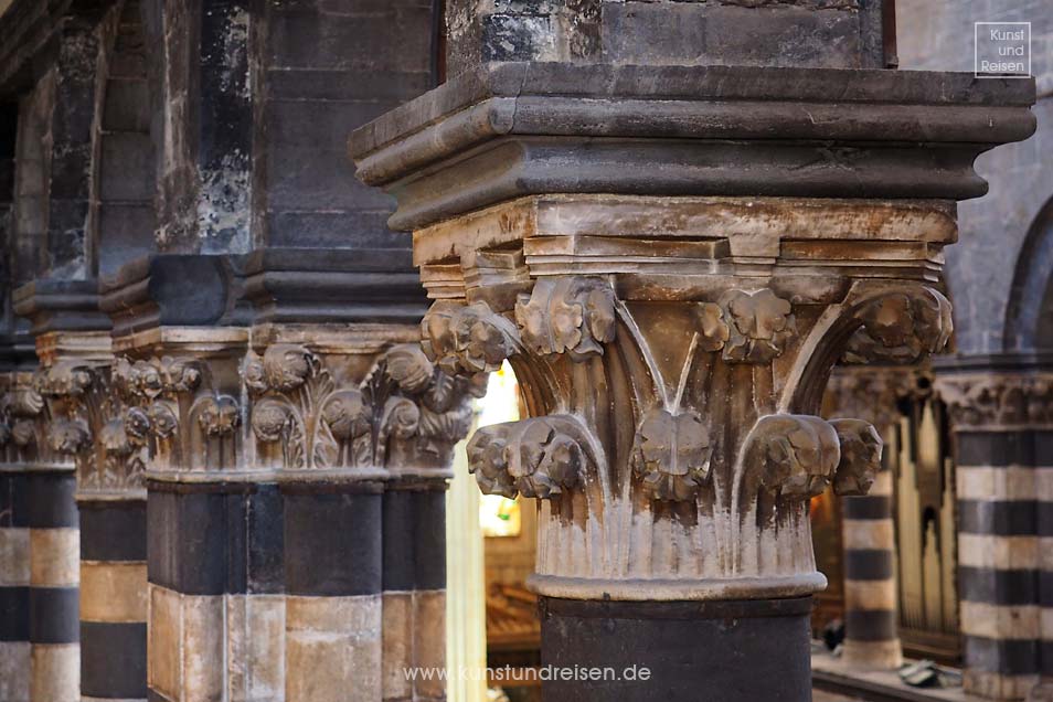 Blattkapitelle Dom San Lorenzo, Genua