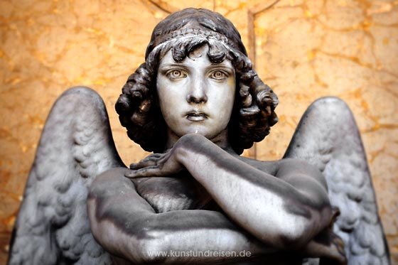 Statue Frau Monumentalfriedhof Staglieno