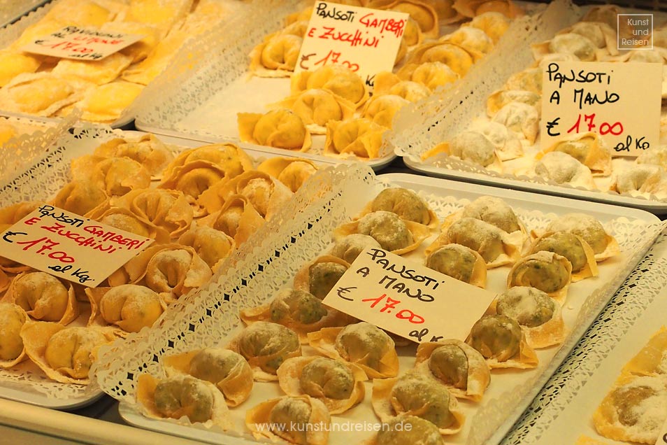 Genua, Handgefertigte Nudeln mit köstlicher Fleisch- oder Gemüsefüllung