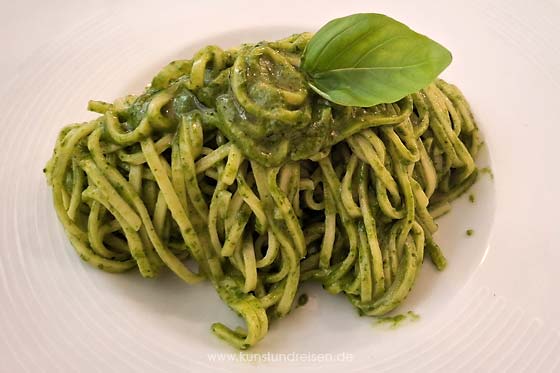 Pasta al pesto genovese
