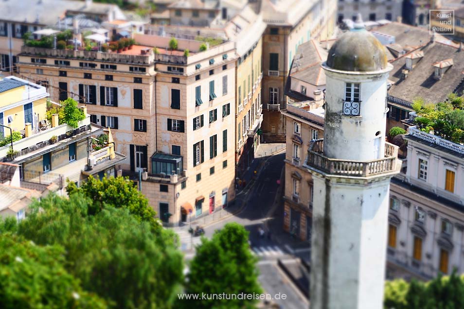 Piazza del Portello mit Turm Genua