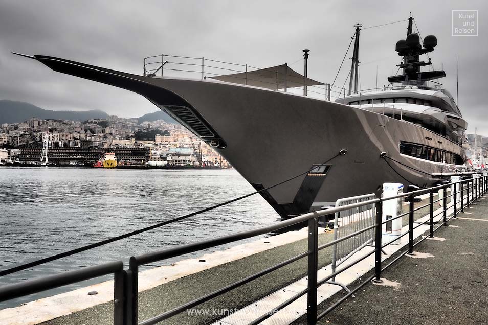 Luxusyacht Porto Antico Genua