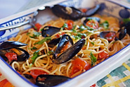 Spaghetti mit Miesmuscheln und Tomaten - Liparische Küche