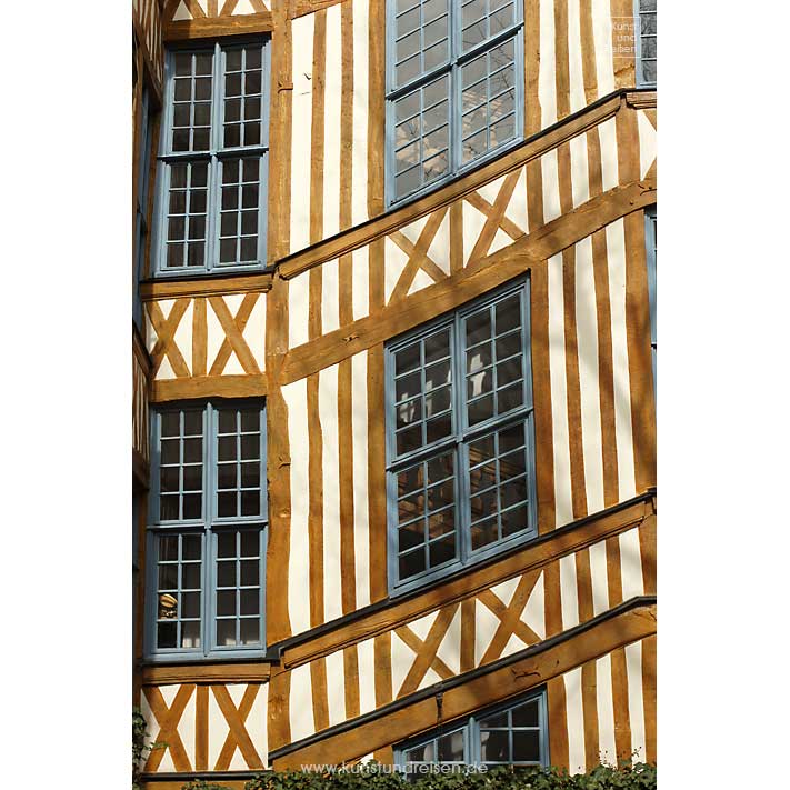 Schiefes Fachwerkhaus Place Barthélémy Rouen
