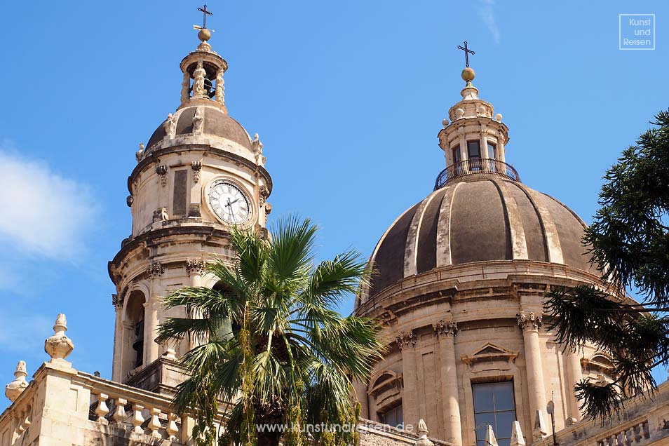 Glockenturm und Kuppel Dom Catania