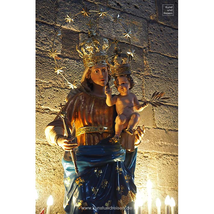 Madonnenfigur mit Kind Jesus Kathedrale Catania