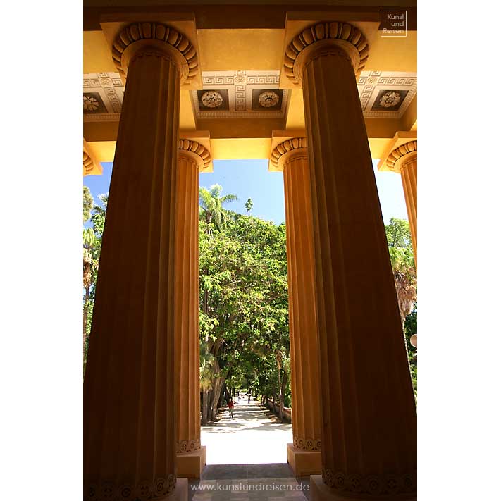 Säulengang am Hauptgebäude, Botanischer Garten, Palermo